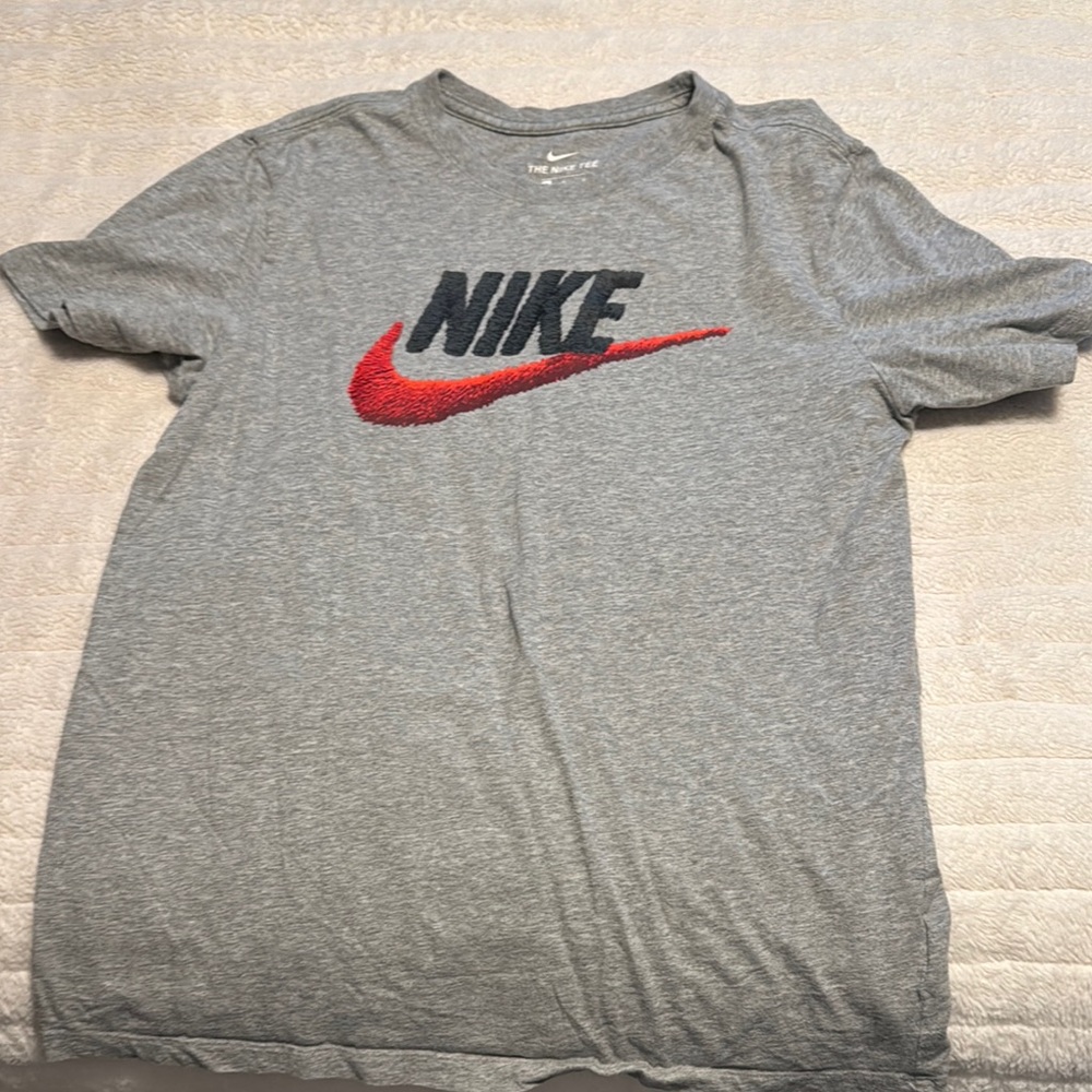 Nike Men's Heather Gray Tee with Red Swoosh